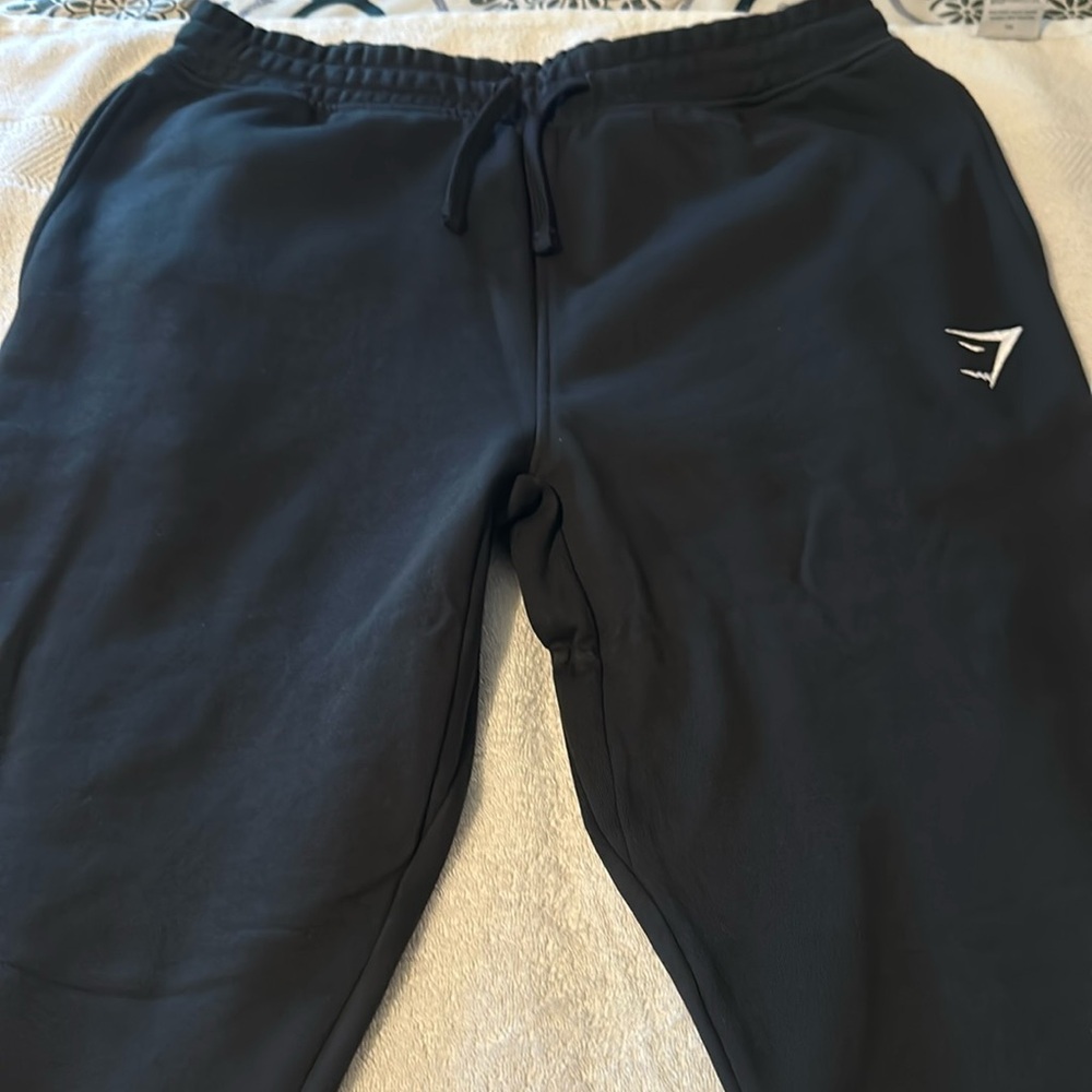 NWOT Men’s Gym shark Joggers